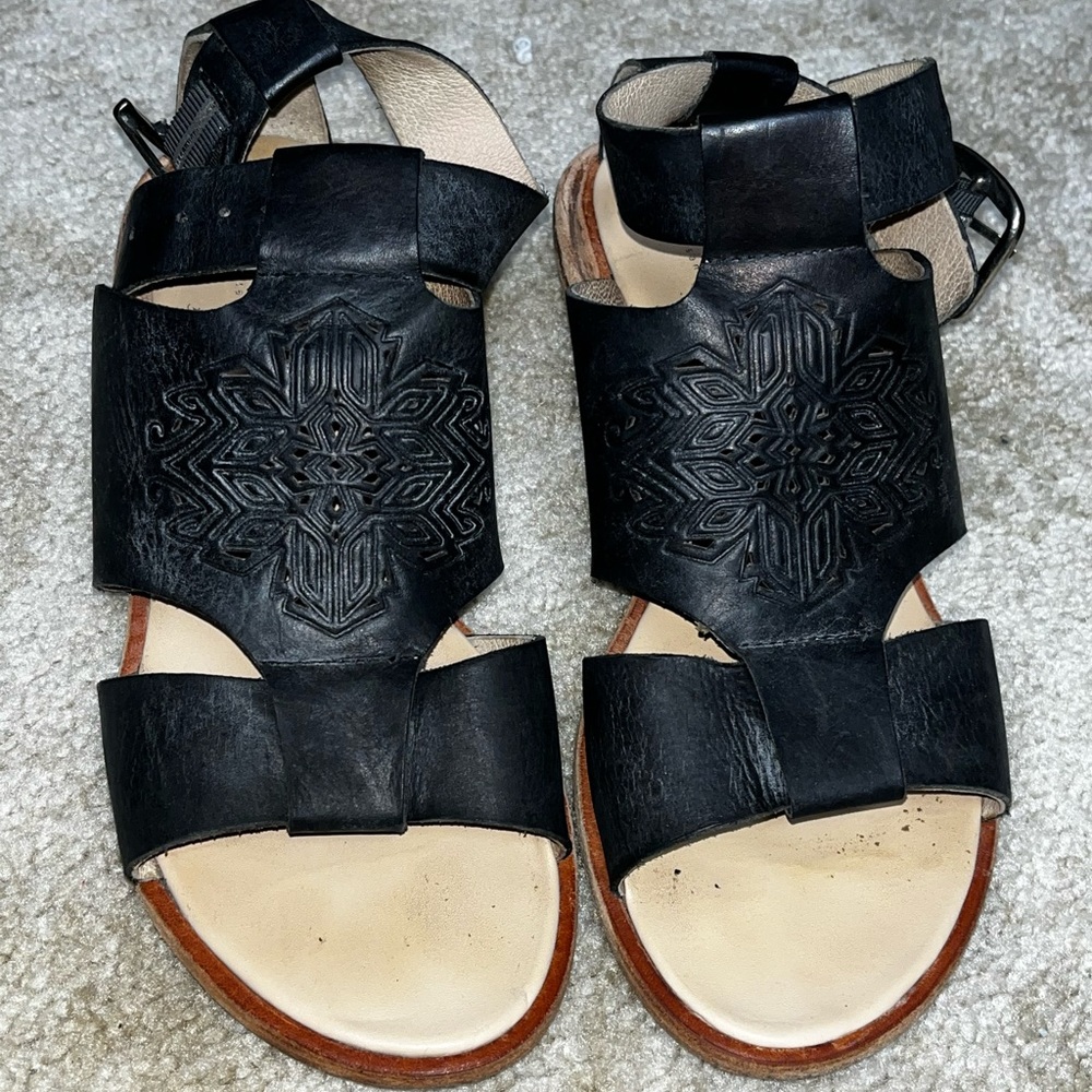 Koolaburra Santae barbare  WOMENS sandals 7.5, dark navy